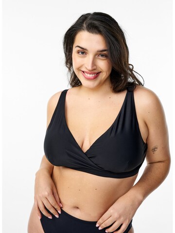 Swim by Zizzi - Triángulo Top de bikini 'Stina' en negro: frente