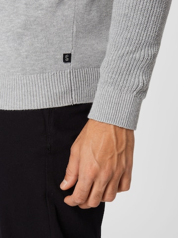 QS - Pullover em cinzento