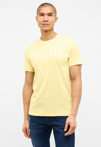 MUSTANG T-Shirt ' Style Austin ' in Gelb: Vorderseite