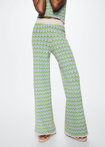 Regular Pantalon 'Wava' MANGO en vert : devant
