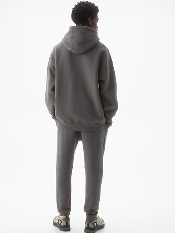 Pull&Bear Tapered Hose in Grau