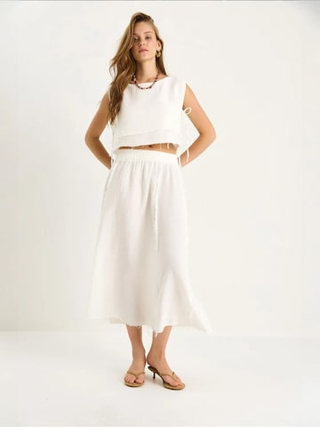Tailleur di Bianco Lucci in beige: frontale