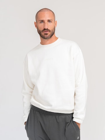 LOTUSCRAFTS Sportsweatshirt 'FEND'‌‌‌‌ in Weiß: Vorderseite