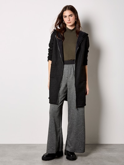 Apricot Klederdrachtjas ' ' in de kleur Zwart, Productweergave