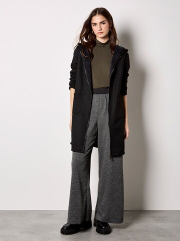 Apricot Tweed Fleece Lined Jacket ' ' in Schwarz: Vorderseite