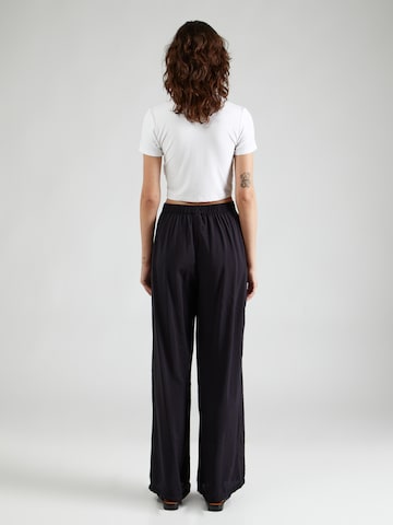 Wide leg Pantaloni 'JOSIE' di VERO MODA in nero