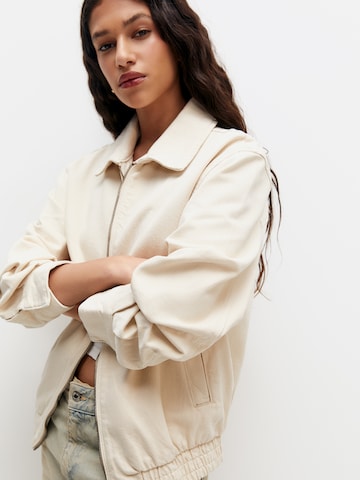 Pull&Bear Jacke in Beige