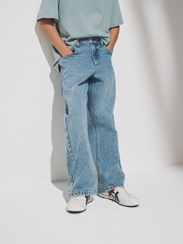 The Set Regular Jeans in Blue: front