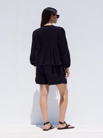 MANUKA Blouse in Black