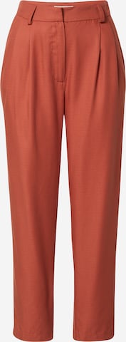 ARMEDANGELS Pleat-Front Pants 'ARETA' in Red: front