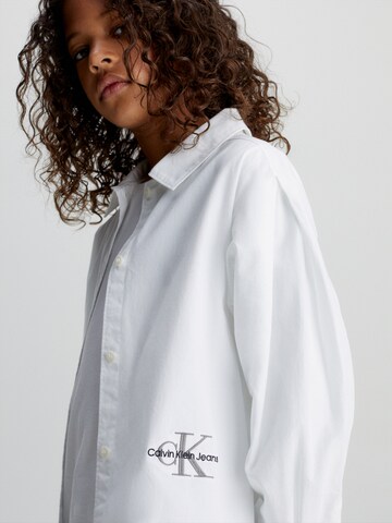 Chemisier Calvin Klein Jeans en blanc