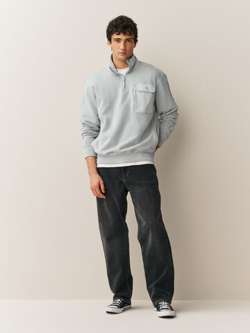 pilka Next Megztinis be užsegimo