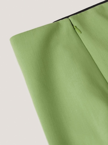 Bootcut Pantalon 'Atenas' MANGO en vert