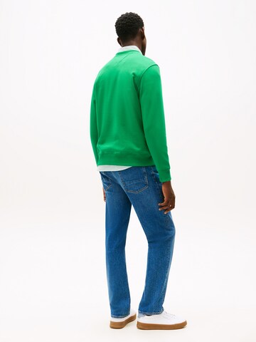 TOMMY HILFIGER Sweatshirt 'ESSENTIAL' in Groen
