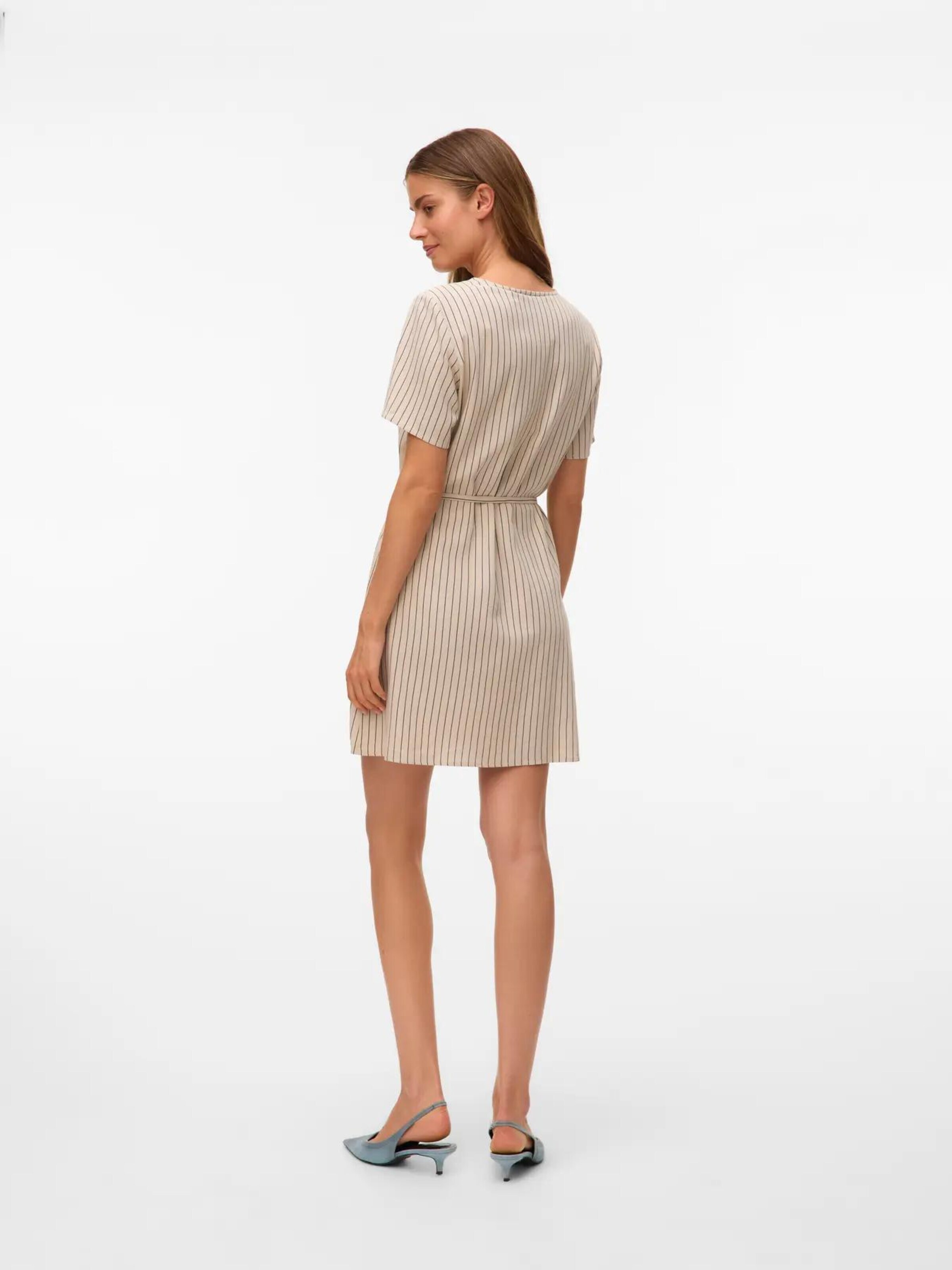 Robe 'VMMYMILO SS V-NECK DRESS WVN GA NOOS' VERO MODA en beige