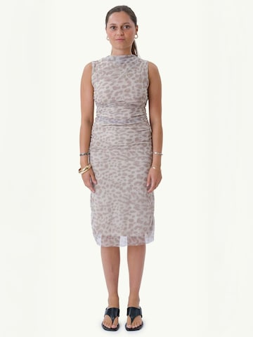 Abito ' Saga ' di TEESHOPPEN in beige: frontale