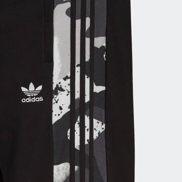 juoda ADIDAS ORIGINALS Standartinis Kelnės 'Camo Series'