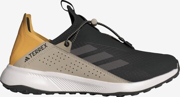 Chaussure basse 'Voyager 21' ADIDAS TERREX en gris