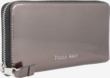 Tommy Jeans Wallet in Gold