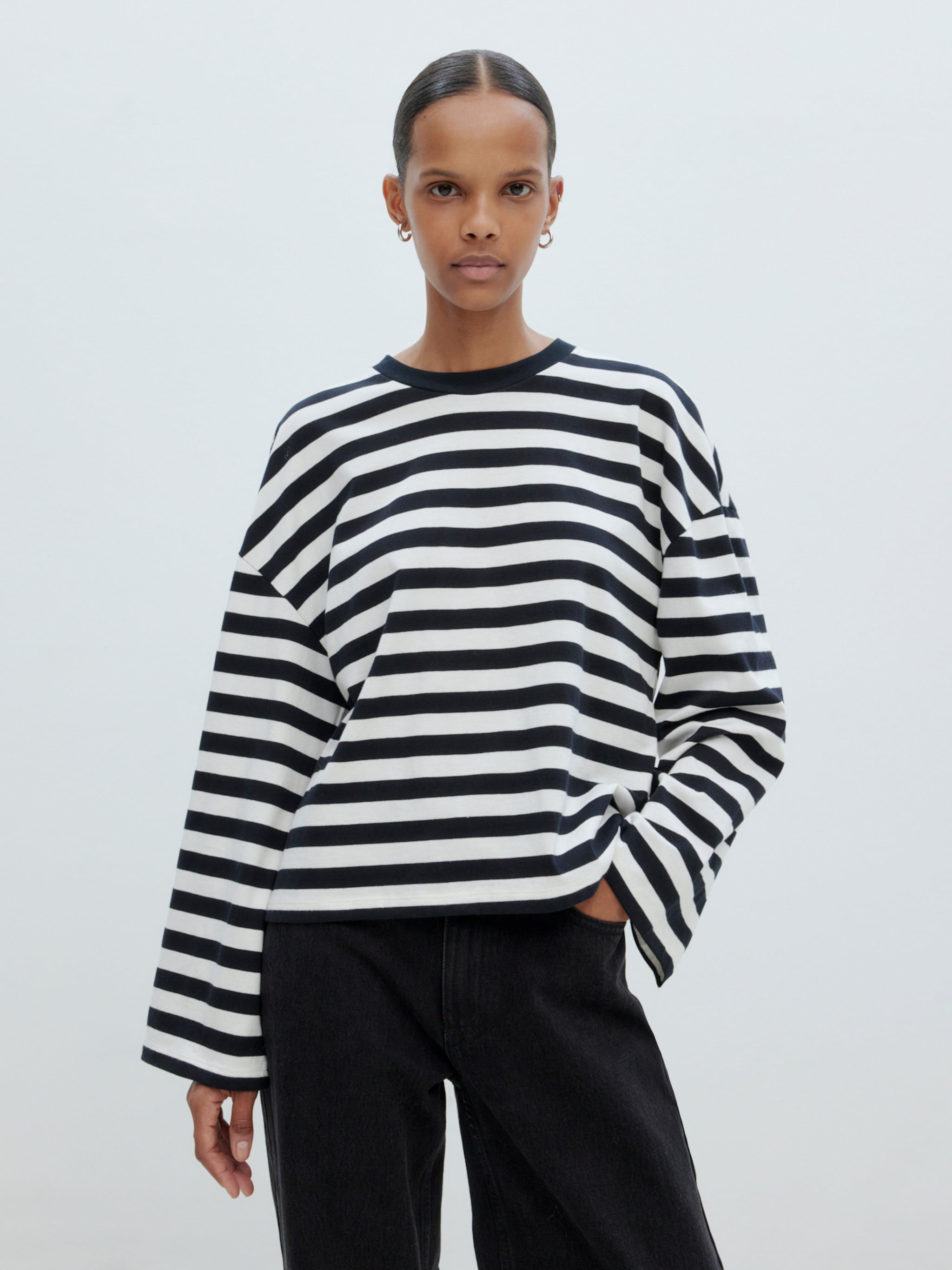 EDITED Produkte Shirt 'Delfia' schwarz