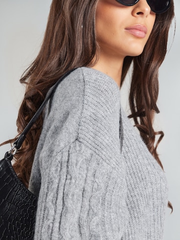 PIECES Трикотажное платье 'PCRACHEL' в Серый