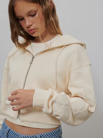 florence by mills exclusive for ABOUT YOU Кофта на молнии 'Spontaneous' в Бежевый