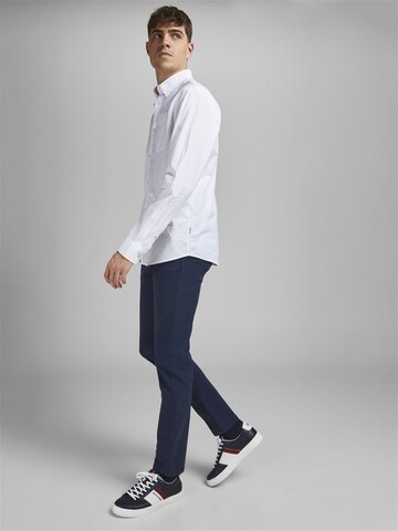 Coupe slim Pantalon chino JACK & JONES en bleu