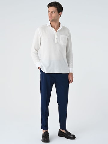 Antioch Regular fit Button Up Shirt in White: front