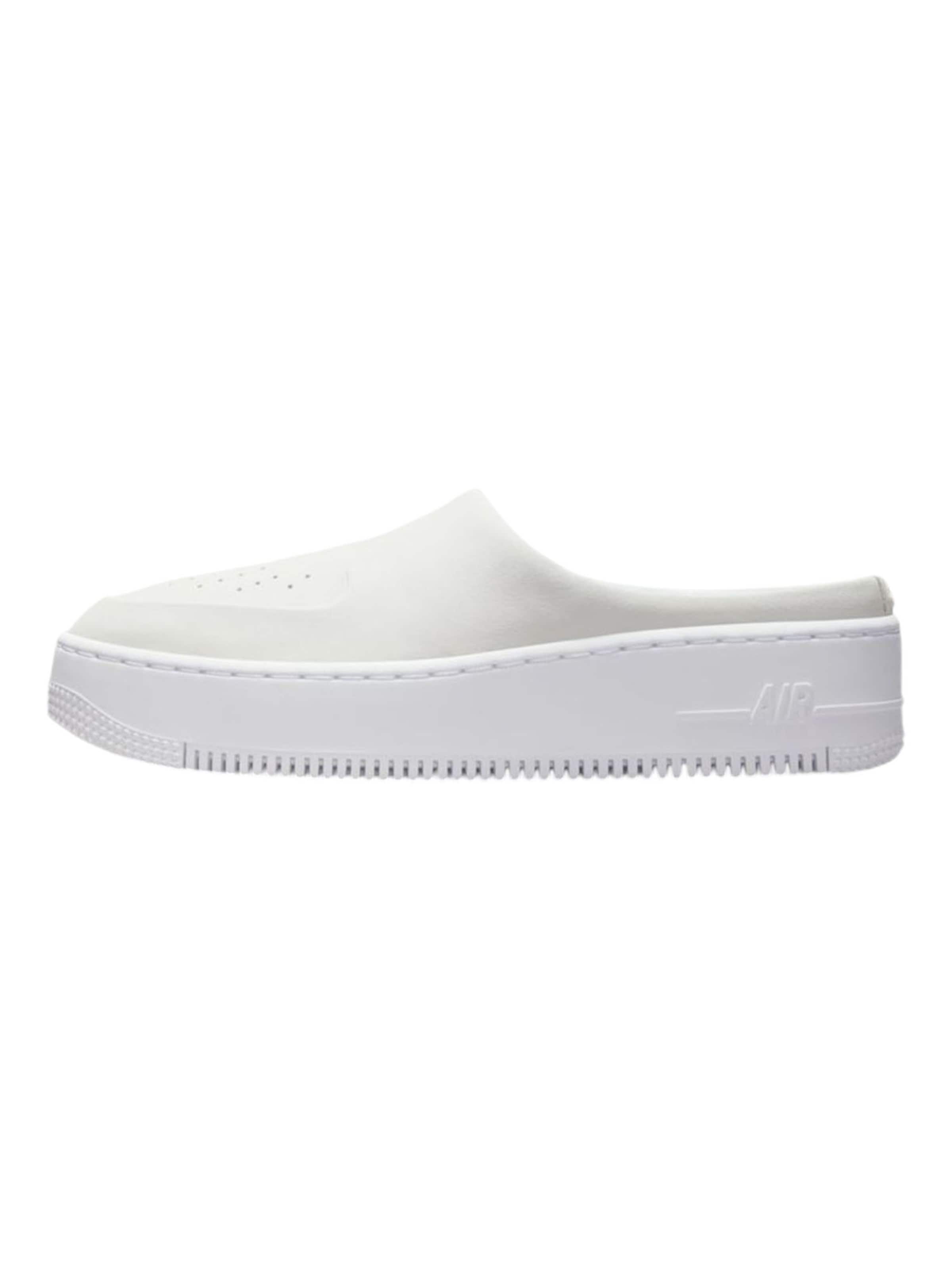 Slip on Nike Sportswear en blanc : devant