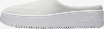 Slip on Nike Sportswear en blanc : devant