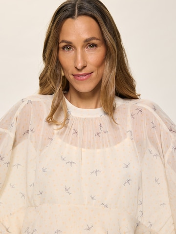 Kamila Šikl Bluse in Beige