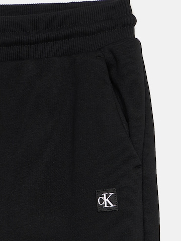 Calvin Klein Jeans - Tapered Pantalón en negro