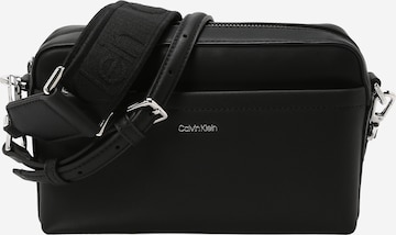Calvin Klein Umhängetasche 'MUST' in Schwarz: Vorderseite