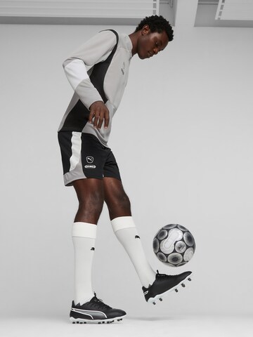 Ghete de fotbal 'King Pro' de la PUMA pe negru