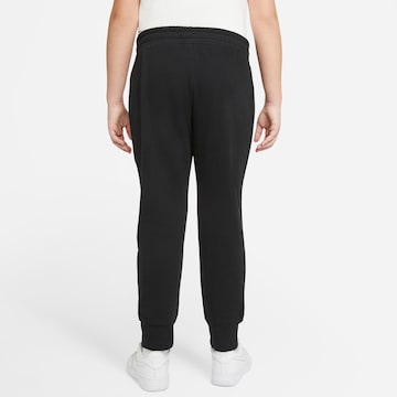 Tapered Pantaloni de la Nike Sportswear pe negru