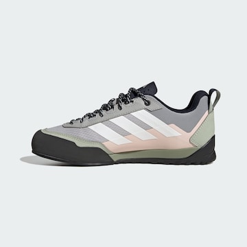 Scarpa bassa 'Skychaser Solo' di ADIDAS TERREX in bianco