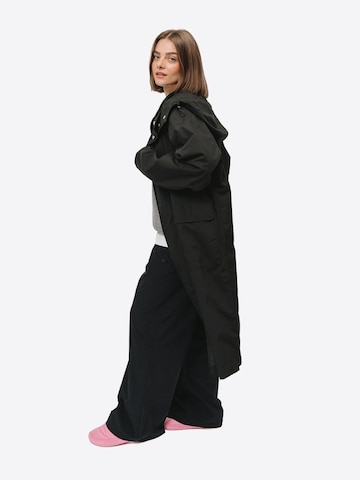 Kubota Overgangsparka 'Kubota Women's Oversized Rainjacket Waterproof Parka' i sort