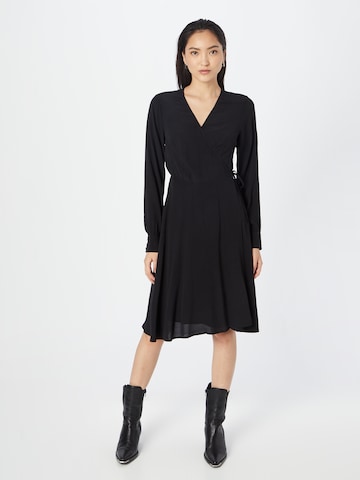 minimum فستان بلون أسود: الأمام