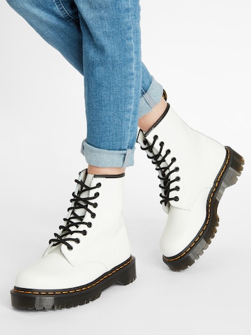 Bottines à lacets Dr. Martens en blanc : devant