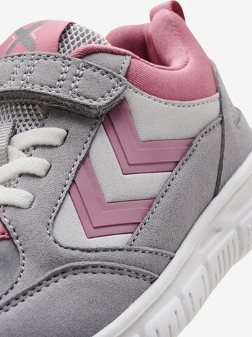 Hummel Sneaker in Grau