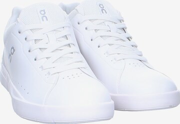 On Platform trainers 'THE ROGER Advantage' in White