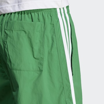 Regular Pantaloni 'Adicolor Classics Sprinter' de la ADIDAS ORIGINALS pe verde