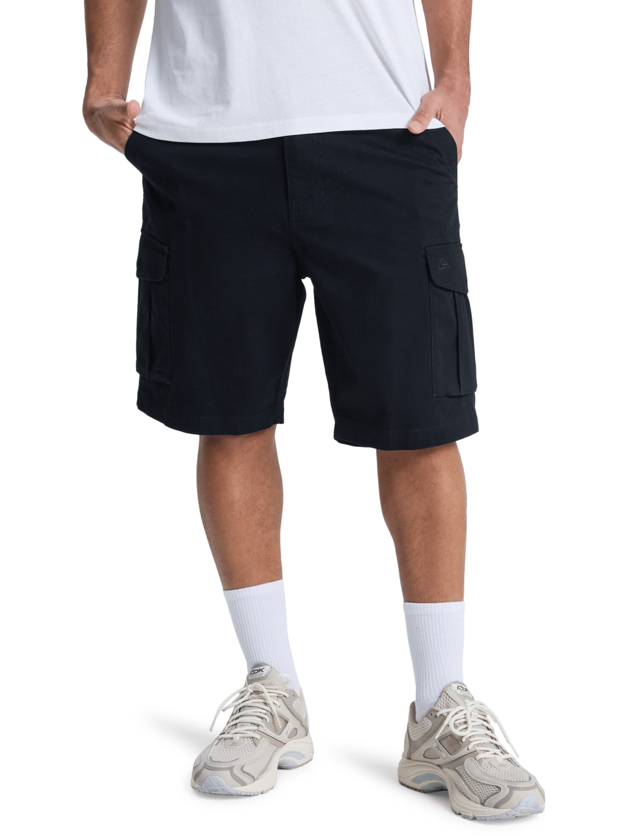 QUIKSILVER Cargo Pants in Black: front