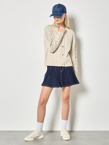 Apricot Cable Knit Button-Down Cardigan ' ' in Grau