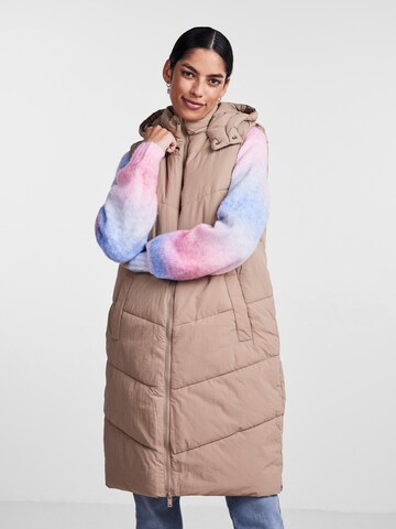 Gilet 'Jamilla' di PIECES in marrone: frontale