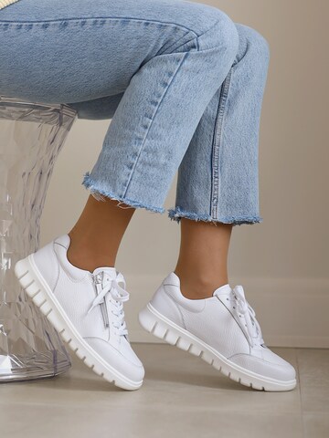 Sneaker bassa di VITAFORM in bianco