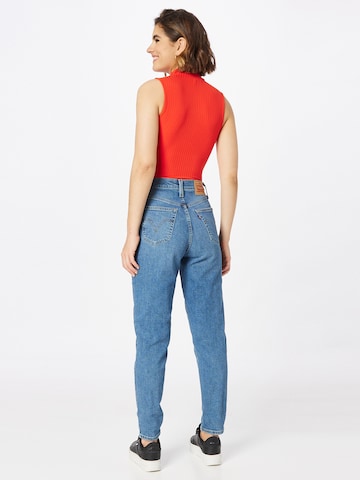 LEVI'S ® Alt kitsenev Teksapüksid 'High Waisted Mom Jean', värv sinine