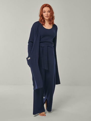Abito da casa 'LOUNGEWEAR SET  - Cardigan Blossom & Top Blossom & Pants Bailey' di YOU LOOK PERFECT in blu