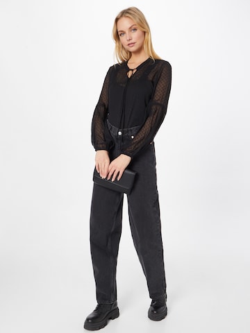 ABOUT YOU Blouse in Black