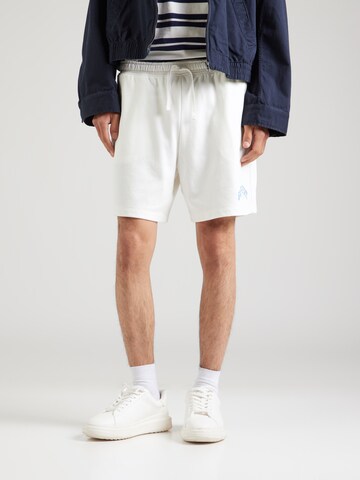 GAP Regular Trousers in White: front